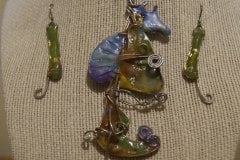 sea-horse-and-grass